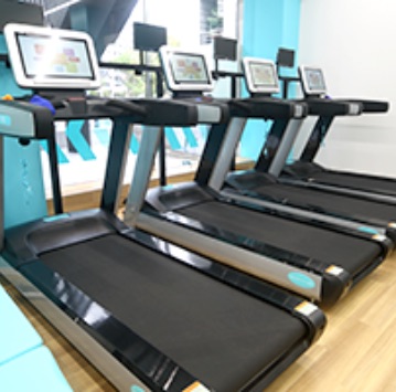 ランニングマシンなどの有酸素マシンを充実完備